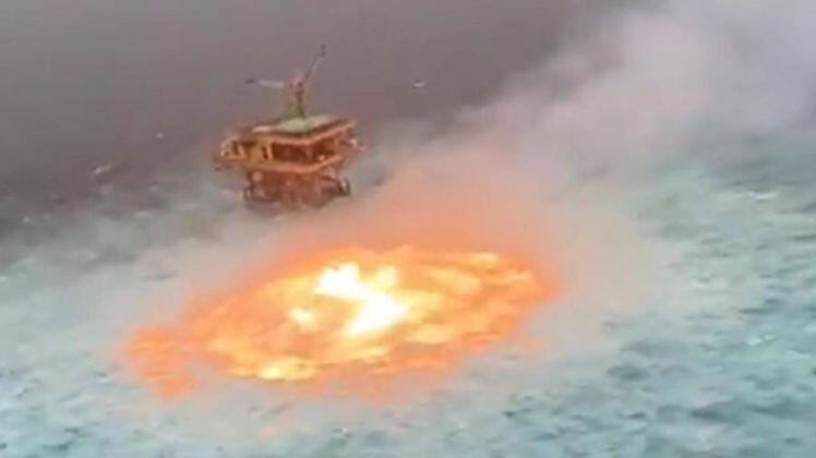Cháy đường ống dầu ngoài khơi vịnh Mexico như "cổng địa ngục"