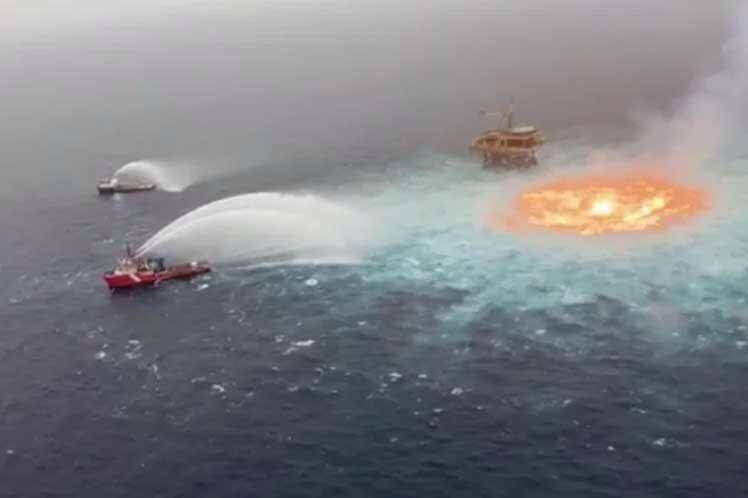 Cháy đường ống dầu ngoài khơi vịnh Mexico như "cổng địa ngục"