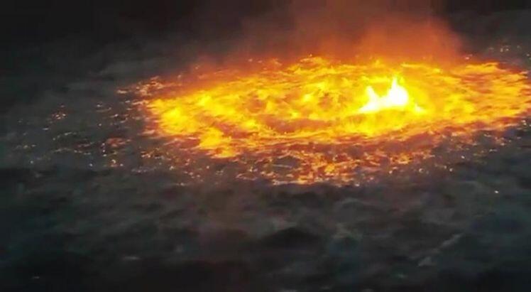 Cháy đường ống dầu ngoài khơi vịnh Mexico như "cổng địa ngục"