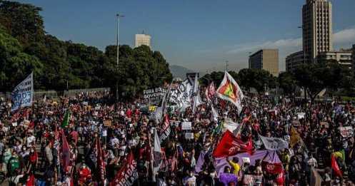 Tức giận vì bê bối vắc xin, người Brazil biểu tình đòi luận tội Tổng thống