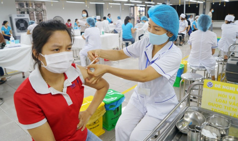 Hà Nội: Hàng nghìn công nhân khu công nghiệp Quang Minh được tiêm vaccine Covid-19