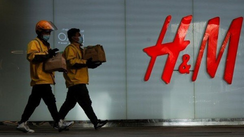 Sau sự cố bị tẩy chay tại Trung Quốc, doanh số H&M giảm gần 30%
