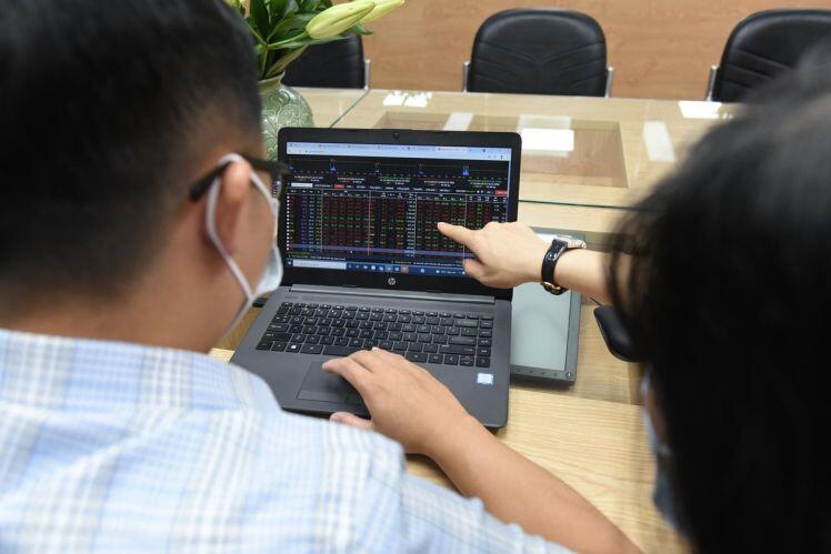 Hình ảnh các sàn chứng khoán ngày đầu HOSE hứa không "đơ"
