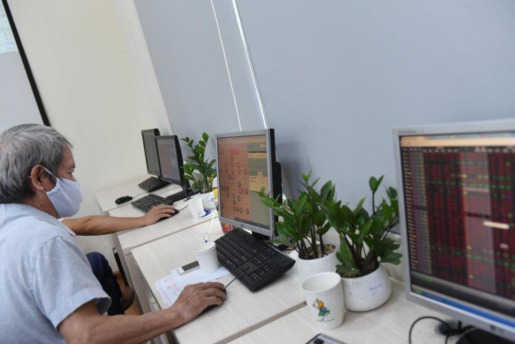 Hình ảnh các sàn chứng khoán ngày đầu HOSE hứa không "đơ"