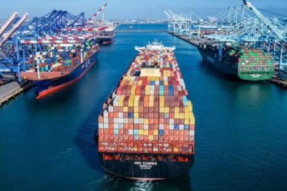 Cước vận chuyển container từ châu Á sang châu Âu, Mỹ lại tăng sốc