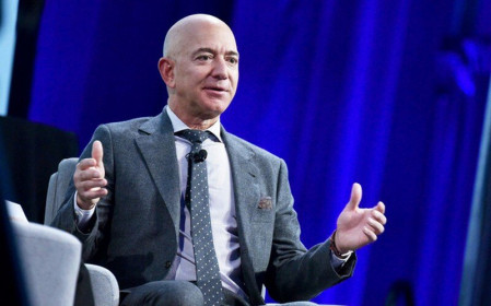Nghỉ hưu ở tuổi 57, Jeff Bezos sở hữu tài sản "khủng" cỡ nào?