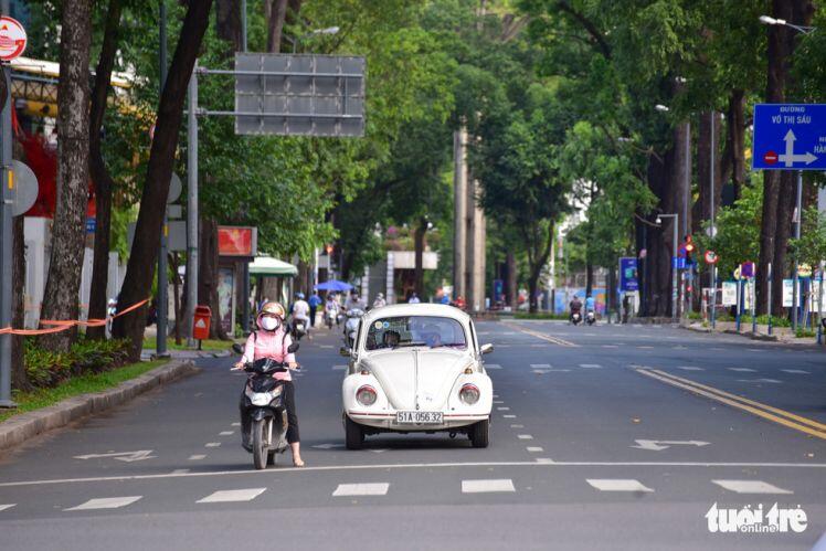 TP.HCM im ắng sáng sớm đầu tiên giãn cách
