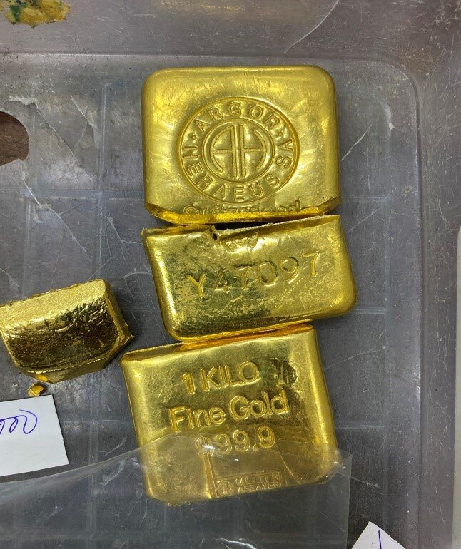 Thu giữ 36kg vàng, 1,27 triệu USD và hơn 1,7 tỷ đồng trong vụ Mười Tường