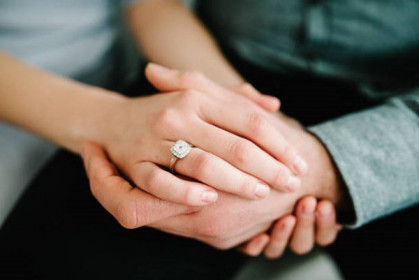 Doanh số bán nhẫn đính hôn tại Mỹ tăng đột biến