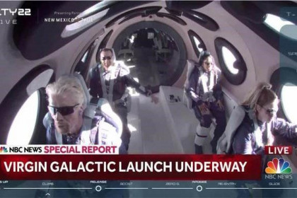 Tàu chở tỷ phú Anh Richard Branson đã lên tới vũ trụ