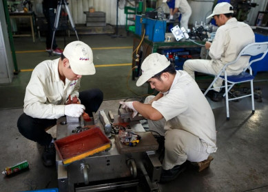 Giải pháp nào cho 13 triệu lao động mất việc?