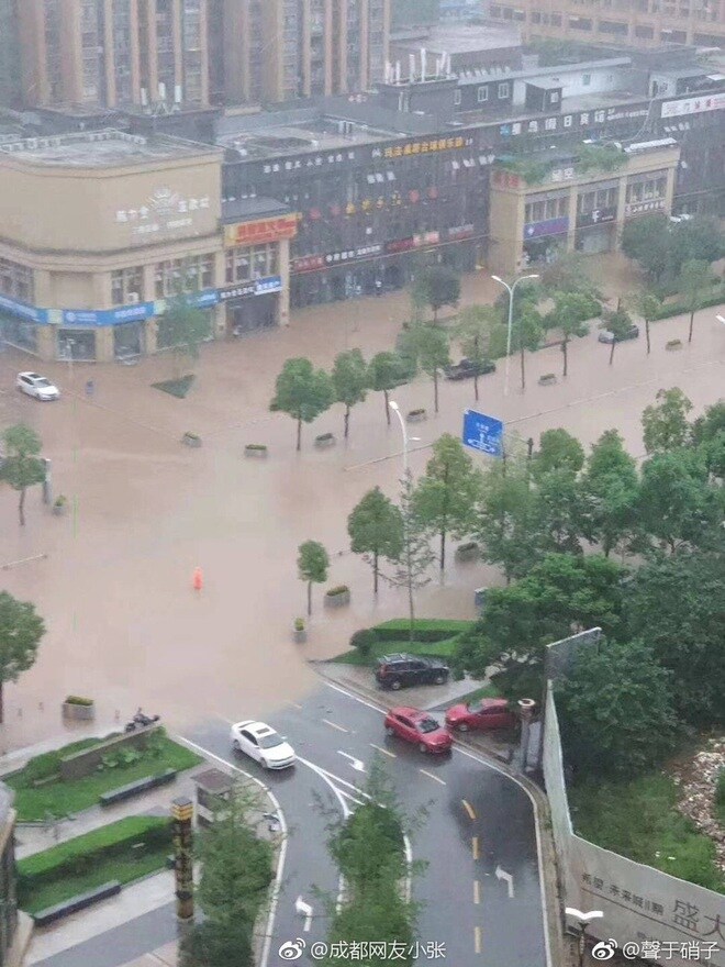Lũ lụt cuốn phăng nhà cửa, cầu cống, Trung Quốc thiệt hại 27 triệu USD