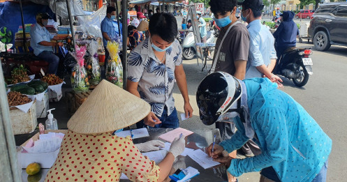 TP.HCM: 166 chợ đóng cửa, khẩn phát phiếu bảo vệ 68 chợ còn lại