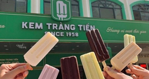 Mở cửa sau 21 giờ, cửa hàng kem Tràng Tiền bị phạt 15 triệu đồng