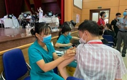Có nên tiêm 2 loại vaccine phòng COVID-19?