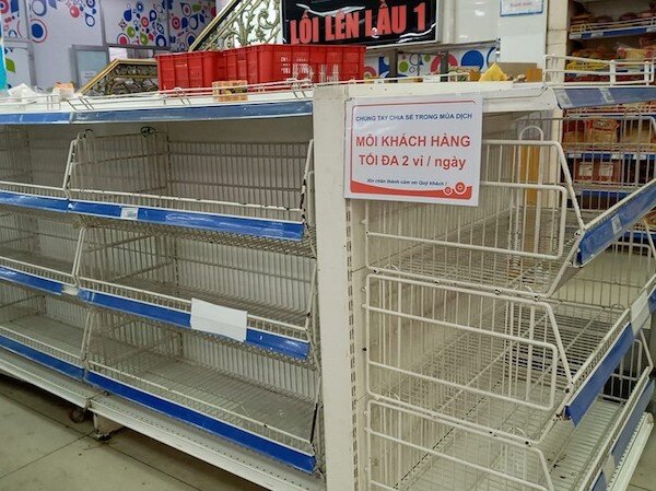 TP Hồ Chí Minh: "Cháy hàng" trứng gà dù giá tăng cao