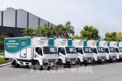Thaco bàn giao 126 xe vận chuyển vaccine và xe tiêm chủng lưu động tặng cho Bộ Y tế
