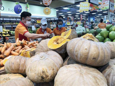 Người dân TP Hồ Chí Minh chọn siêu thị khi hàng chợ tăng giá