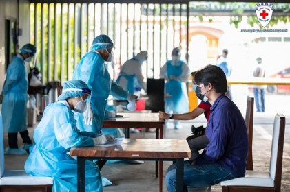 COVID-19: Campuchia cảnh báo thảm họa y tế, Malaysia thêm gần 13.000 ca bệnh