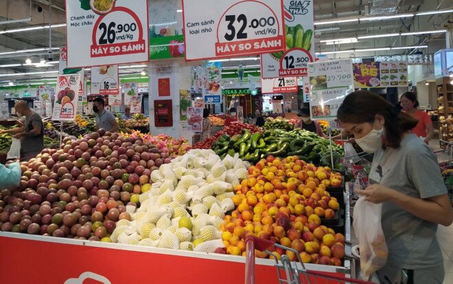 Rau củ, thịt cá đầy ắp siêu thị tại Hà Nội chỉ sau một đêm