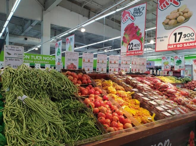Rau củ, thịt cá đầy ắp siêu thị tại Hà Nội chỉ sau một đêm