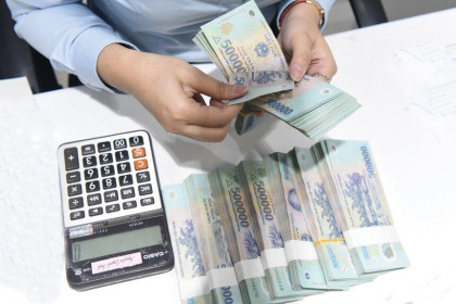 Nới room tín dụng không thể “cứ từ từ”