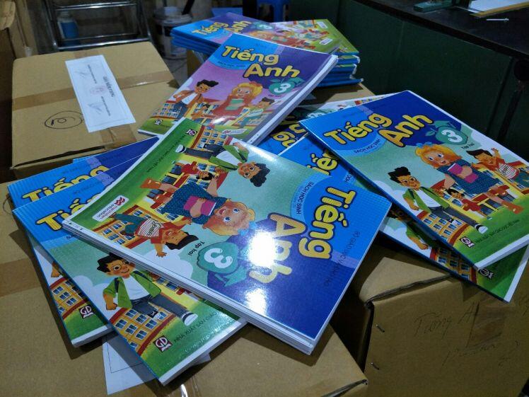 Đột kích 2 xưởng in "khủng" ở Hà Nội, phát hiện hơn 50.000 cuốn sách nghi in lậu