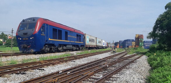 Đoàn tàu hỏa chở container đầu tiên chạy thẳng từ Hà Nội đến châu Âu