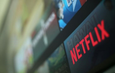 Dow tương lai tăng hơn 140 điểm; Netflix gây thất vọng với con số tăng trưởng người đăng ký