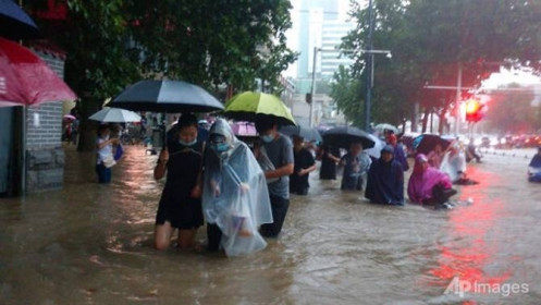 Lũ lụt khủng khiếp ở Trung Quốc, ít nhất 25 người chết