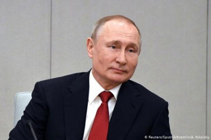 Tổng thống Nga yêu cầu tăng tốc độ tiêm chủng ngừa COVID-19