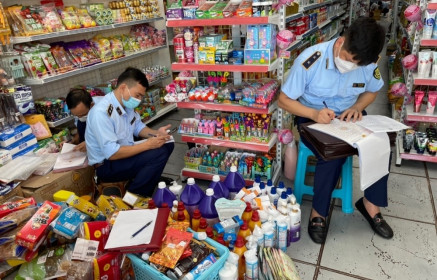 Lào Cai: Thu giữ hơn 400 sản phẩm nhập lậu tại cửa hàng "Gì cũng có"
