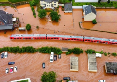 Hinh ảnh lũ lụt khủng khiếp hoành hành khắp thế giới
