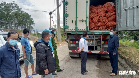 Tạm giữ 29 tấn khoai tây Trung Quốc chuyển vào Đà Lạt