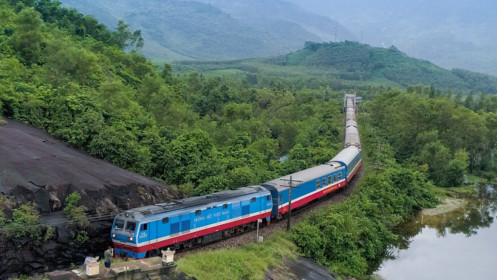 Đường sắt tạm ngừng bán vé cho hành khách đi và đến ga Hà Nội
