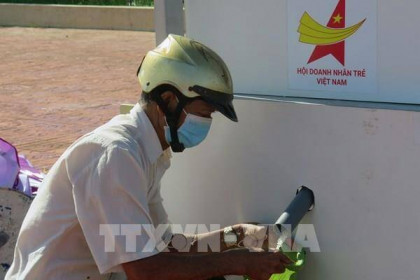 Vận hành “ATM gạo” hỗ trợ người dân gặp khó tại vùng dịch Phú Yên