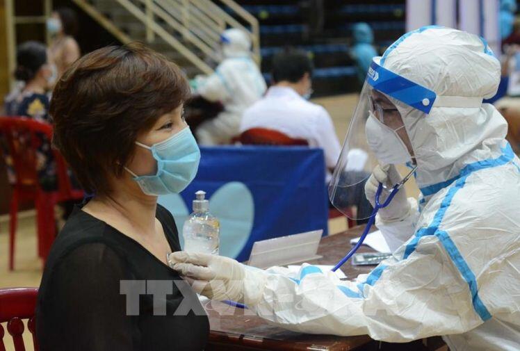 Đà Nẵng, Long An tiêm vaccine ngừa COVID-19 cho người lao động