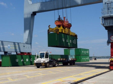 Cước vận tải container tăng "phi mã": Doanh nghiệp xuất khẩu băn khoăn đi tiếp hay dừng lại?