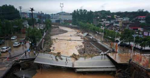 KOL Trung Quốc lợi dụng lũ lụt để câu view