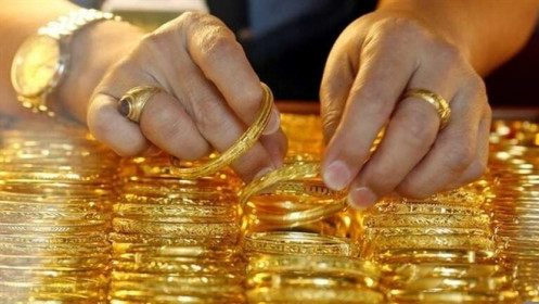 Giá vàng hôm nay 1/8: Vàng trong nước đang tiến sát ngưỡng 58 triệu đồng/lượng