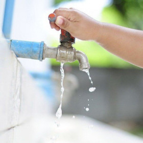 Chỉnh phủ yêu cầu các tỉnh, thành giảm giá nước sạch cho người dân