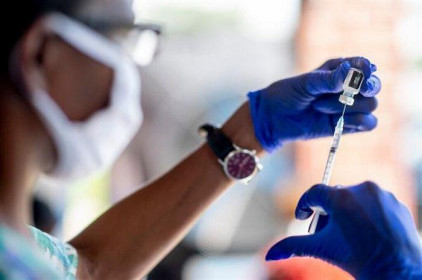 'Liều vaccine COVID-19 thứ 3' gây tranh cãi