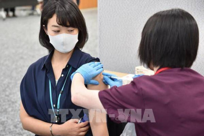 Nhật Bản dự định tiêm mũi thứ 3 vaccine ngừa COVID-19 cho người dân