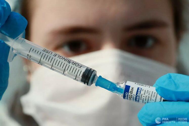Nhiều quốc gia bắt đầu tiêm vắc-xin Covid-19 cho thanh thiếu niên