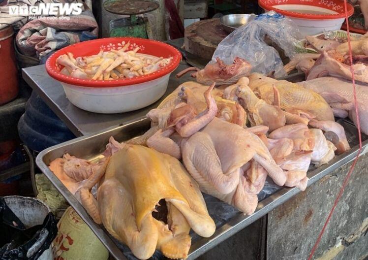 Giá gà miền Nam rớt kỷ lục, giá ở Hà Nội có giảm?