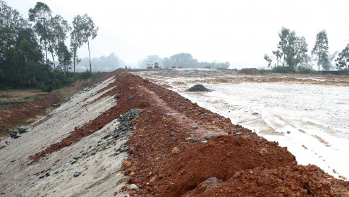 Dự án cao tốc Cam Lộ - La Sơn: Cảnh báo tiến độ thi công do thiếu vật liệu đất đắp
