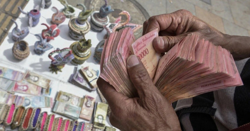 Venezuela xóa 6 số 0 trên đồng nội tệ vì siêu lạm phát