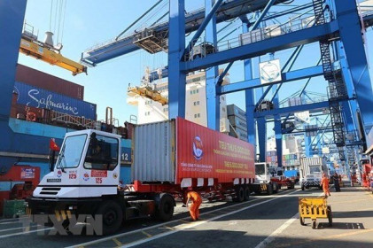 Giải quyết những lô hàng nhập khẩu nhưng chưa bốc dỡ xuống cảng Cát Lái