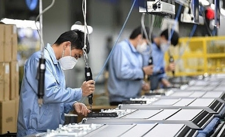 Triển vọng tăng trưởng kinh tế sáng trở lại khi 70% dân số được tiêm chủng