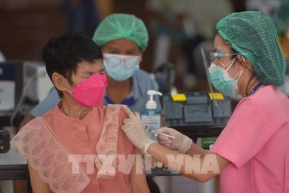 Thái Lan chạy đua với thời gian để tiêm vaccine ngừa COVID-19
